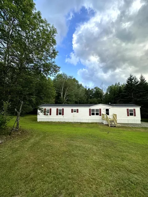 36 Lazy Ln, Canaan, ME 04924