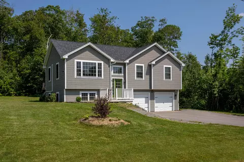 38 Springbrook Dr, Hermon, ME 04401