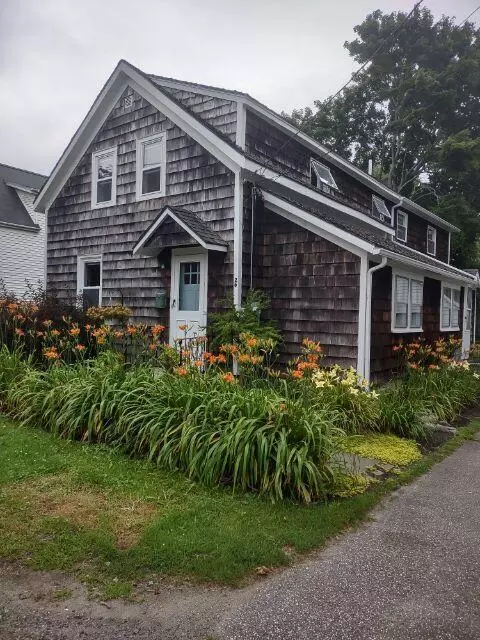 26 Holmes St, Rockland, ME 04841