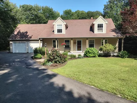 9 Summit Ter, Falmouth, ME 04105