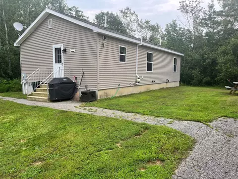 21 Darcy Dr, Lewiston, ME 04240