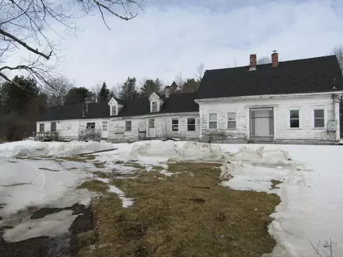 852 Bog Rd, Hermon, ME 04401