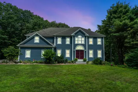 18 Lower Falls Rd, Falmouth, ME 04105