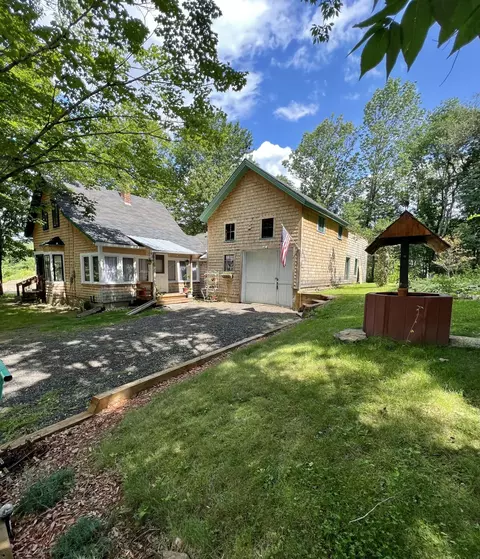 26 E Dixfield Rd, Dixfield, ME 04224