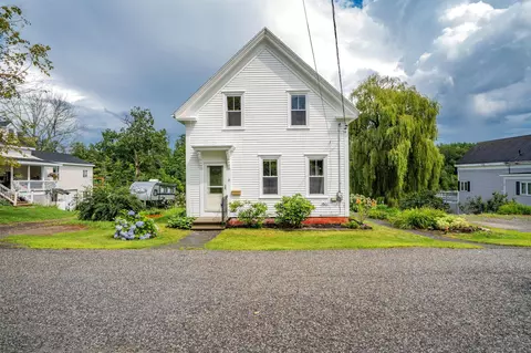 6 Water St, Richmond, ME 04357
