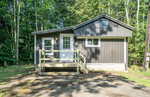 9 Joyce St, Buxton, ME 04093