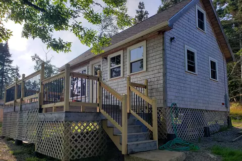 424 Minturn Rd, Swans Island, ME 04685