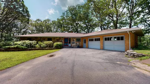 27 Middle St, Topsham, ME 04086