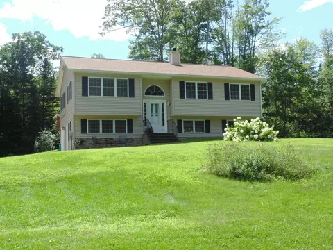 1192 N Main St, Winterport, ME 04496