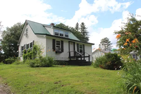 14 Pleasant St, Howland, ME 04448