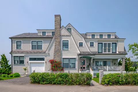 7 Lords Point Rd, Kennebunk, ME 04043