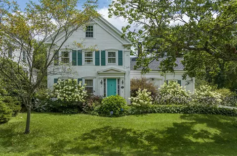 17 High St, Camden, ME 04843