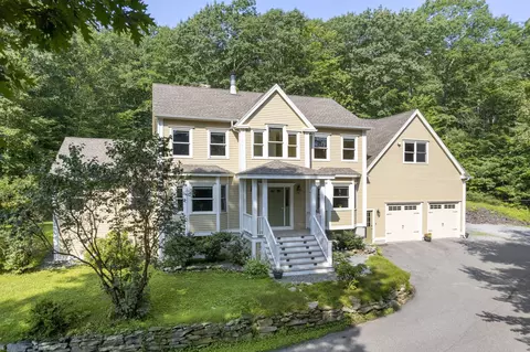 216 Blackstrap Rd, Falmouth, ME 04105