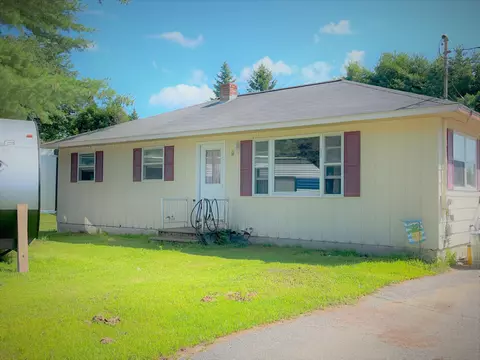 9 Belmont Dr, Jay, ME 04239