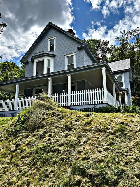 25 Pleasant St, Dover Foxcroft, ME 04426