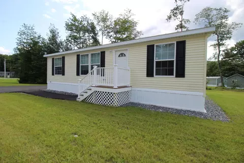 10 Red Oak Dr, Turner, ME 04282