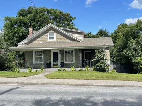 23 Benjamin St, Mars Hill, ME 04758