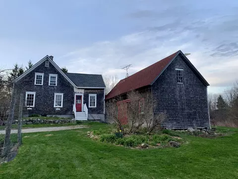 1135 Pleasant St, Blue Hill, ME 04614