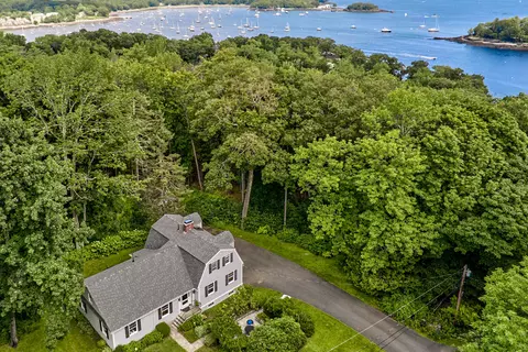 11 Beacon Ave, Camden, ME 04843