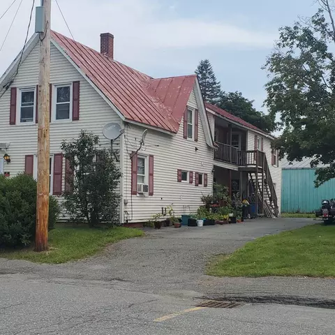 39 Madison Ave, Madison, ME 04950