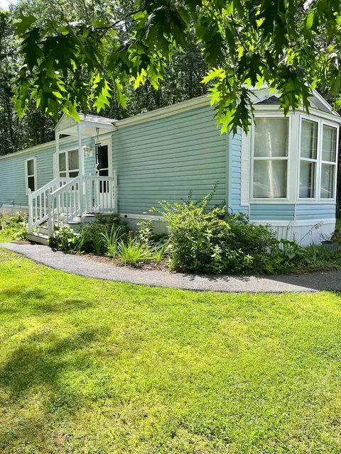 47 Leisure Dr, Alfred, ME 04002