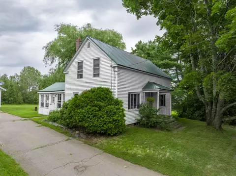 819 Coldbrook Rd, Hermon, ME 04401