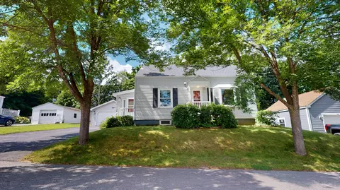 71 Mcnamara St, Lewiston, ME 04240