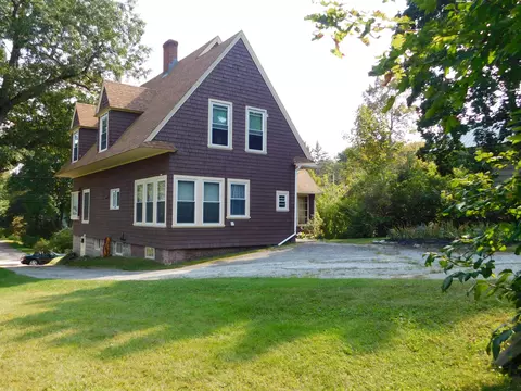 69 Summit St, Auburn, ME 04210