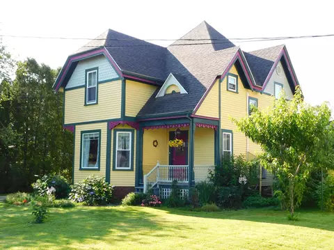 102 Masonic St, Rockland, ME 04841