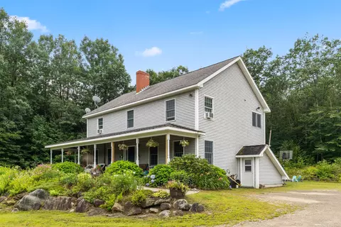 21 Pearl St, Winthrop, ME 04364