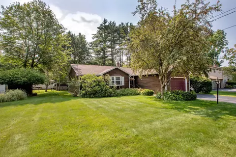 21 Kensington Ter, Lewiston, ME 04240