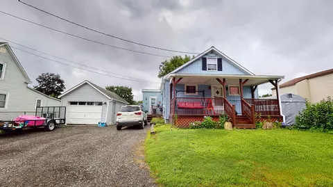 37 Fisher Ave, Lewiston, ME 04240
