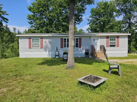 41 Clover Ln, Paris, ME 04281