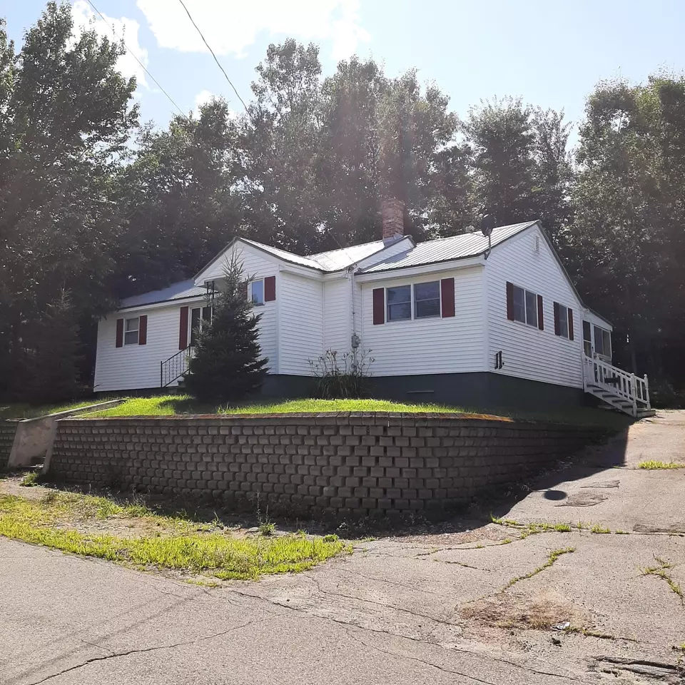 24 Cottage Rd, Millinocket, ME 04462 17 Photos Movoto