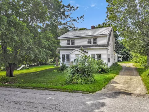 54 Sheldon St, Farmingdale, ME 04344