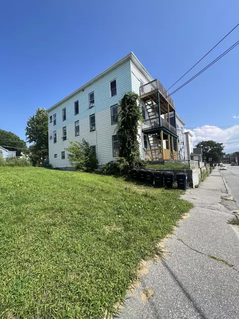 256 Park St, Lewiston, ME 04240
