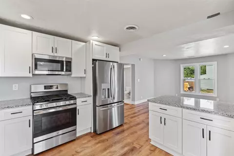 17 Elm St, South Portland, ME 04106