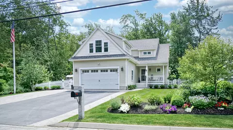 28 Elmwood Ave, Scarborough, ME 04074