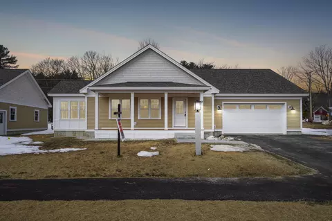 10 Dozer Dr, North Yarmouth, ME 04097