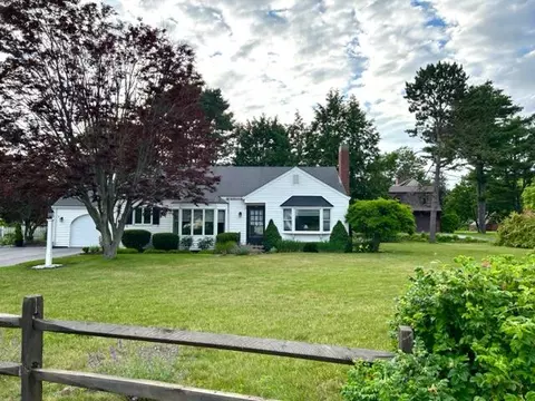 1 Powderhorn Dr, Scarborough, ME 04074