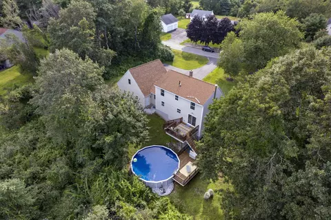3 Hillside Dr, Kennebunk, ME 04043