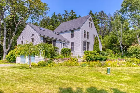 9 Windrush Ln, Boothbay, ME 04537