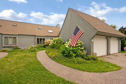 15 Wonderbrook Dr #15, Kennebunk, ME 04043