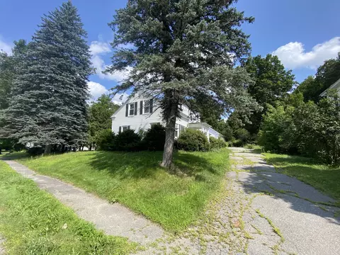 57 Pleasant St, Dexter, ME 04930
