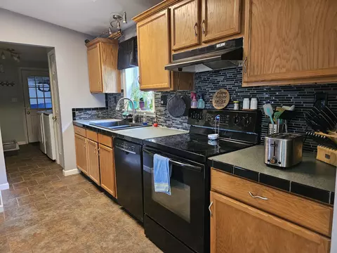 18 Southridge Dr, Standish, ME 04084