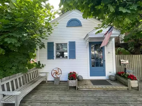 25 Water St, Castine, ME 04421
