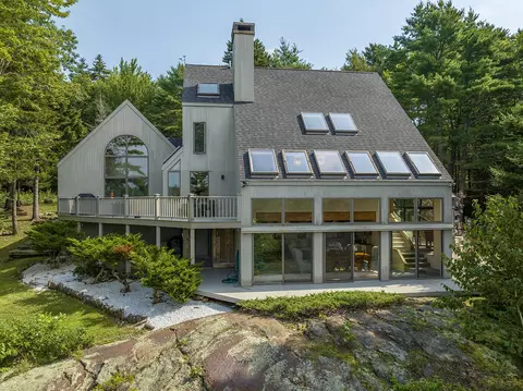 110 S Cobbtown Rd, Lincolnville, ME 04849