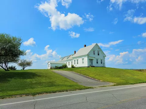 1066 Hinckley Rd, Clinton, ME 04927