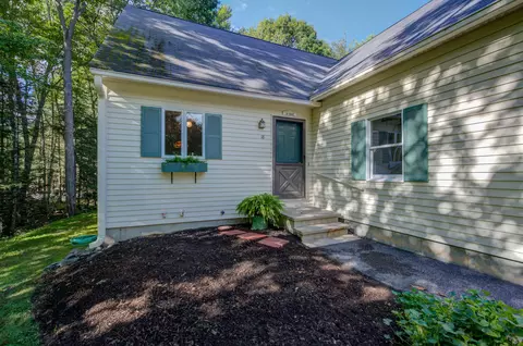 18 Chickadee Ln #18, Kennebunk, ME 04043