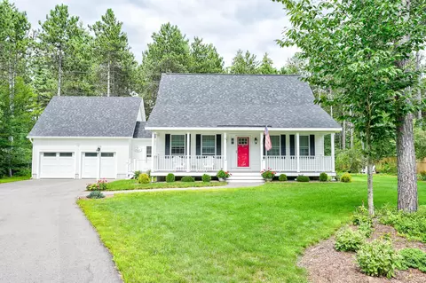9 Christopher Street St, Fryeburg, ME 04037